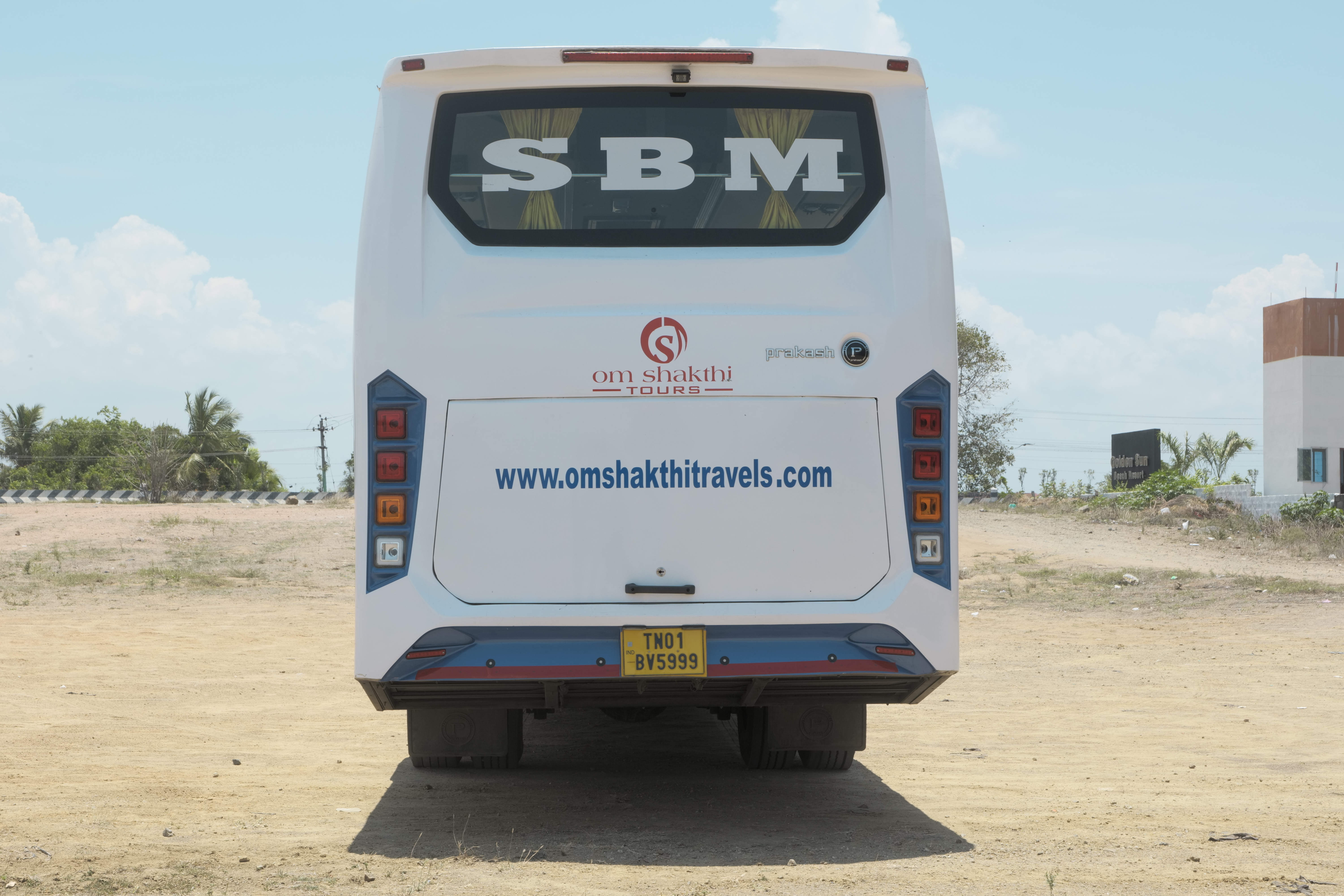 Force Urbania van for holiday trips from Chennai